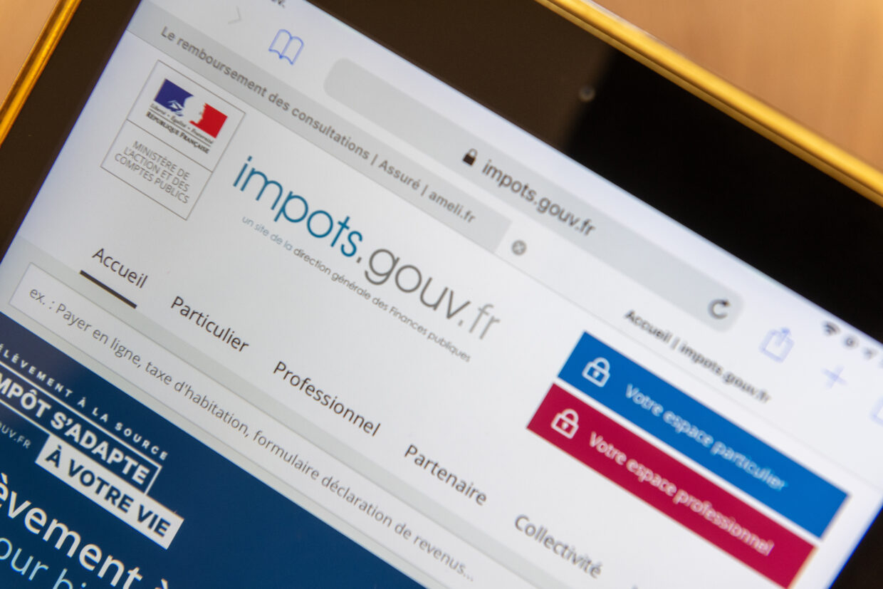 Paris,  France – November 15, 2018 : French tax website on a dig